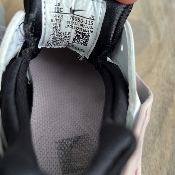 NIKE Huarache Sneakers - Picture 8 of 9